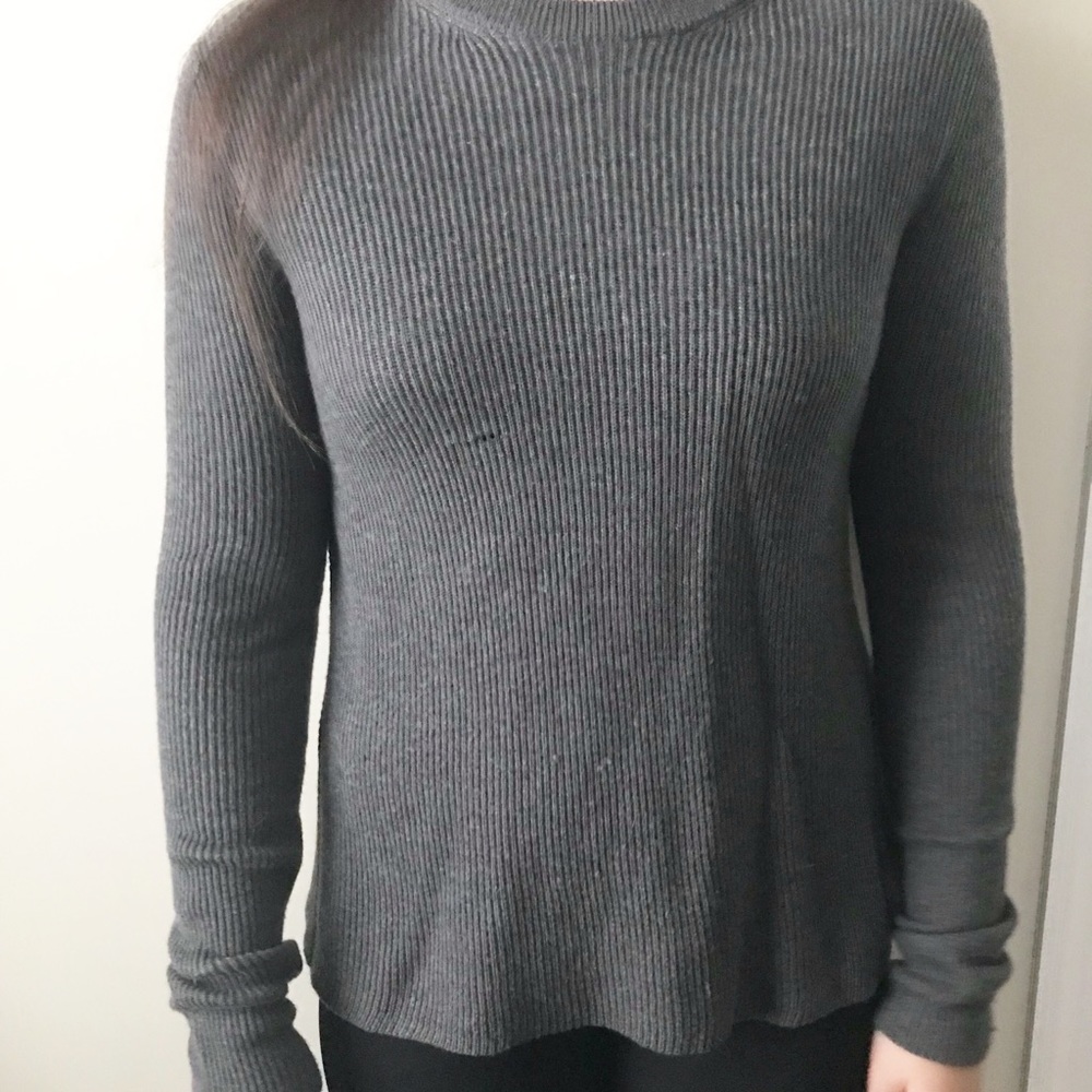 Olivaceous grey sweater